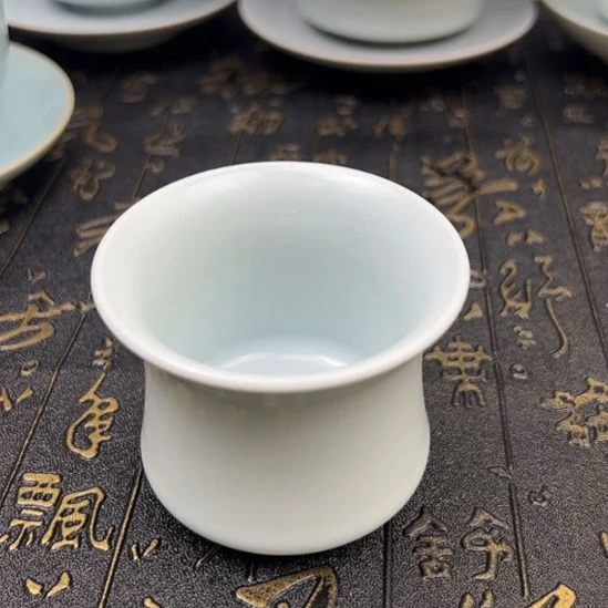 汝瓷月白仿古釉束腰马蹄杯
