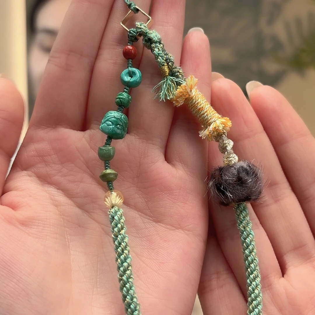 绿松石未镶嵌颈饰