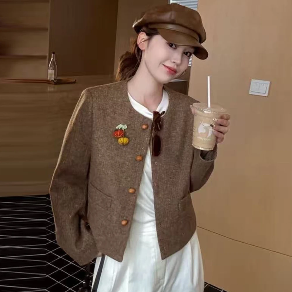 时尚短外套女2025秋季爆款小香风毛呢宽松显瘦圆领南瓜胸针外套潮