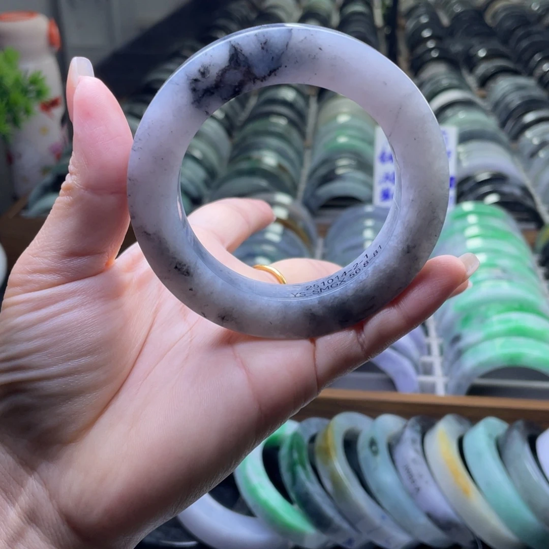定制翡翠未镶嵌翡翠手镯
