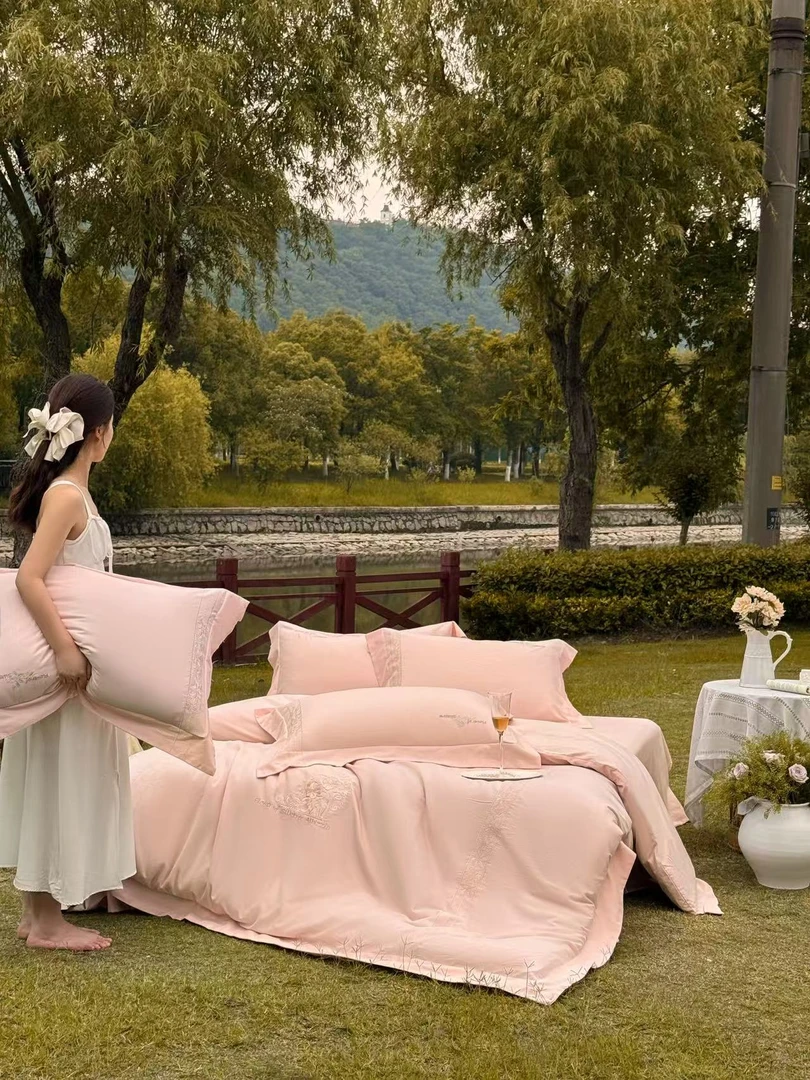 月亮家-超柔加密亲肤天丝棉磨绒刺绣四件套-黛芙妮/胭粉