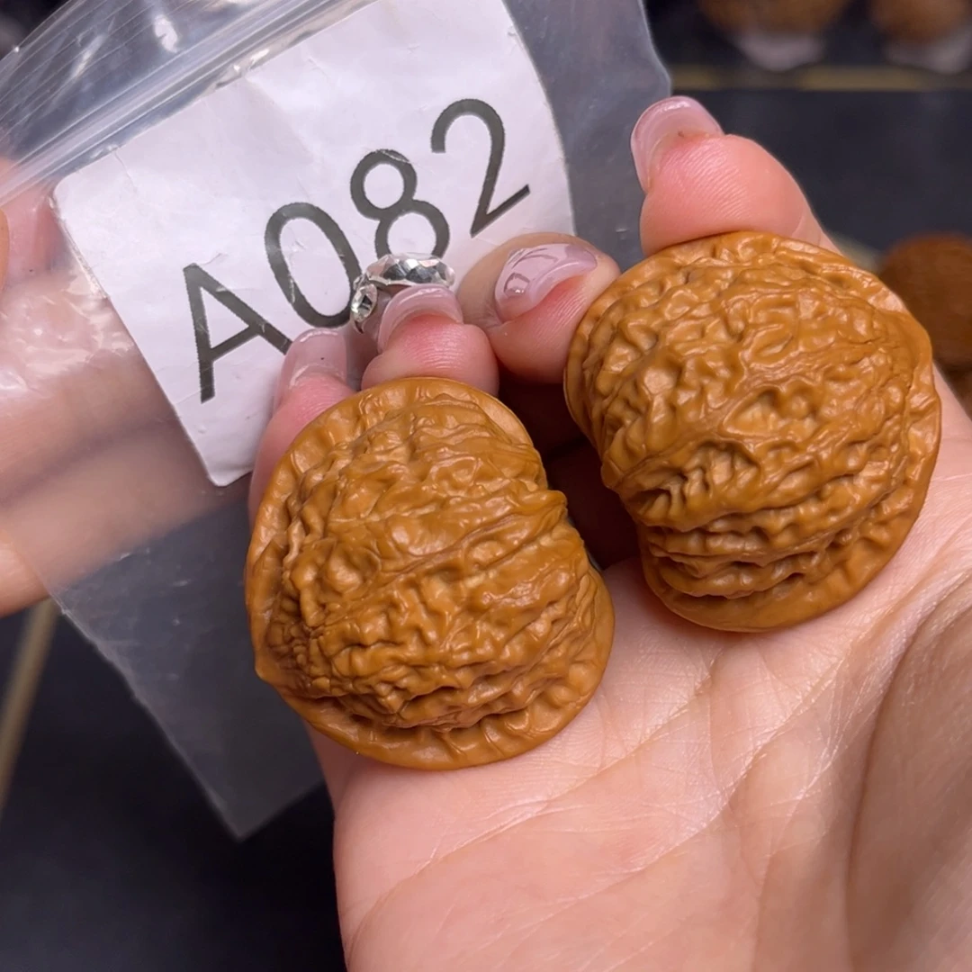 文玩核桃吊坠金牛全品38