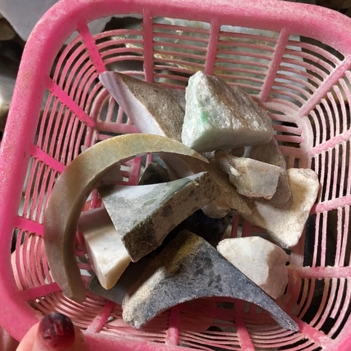 翡翠颈饰未镶嵌天然翡翠