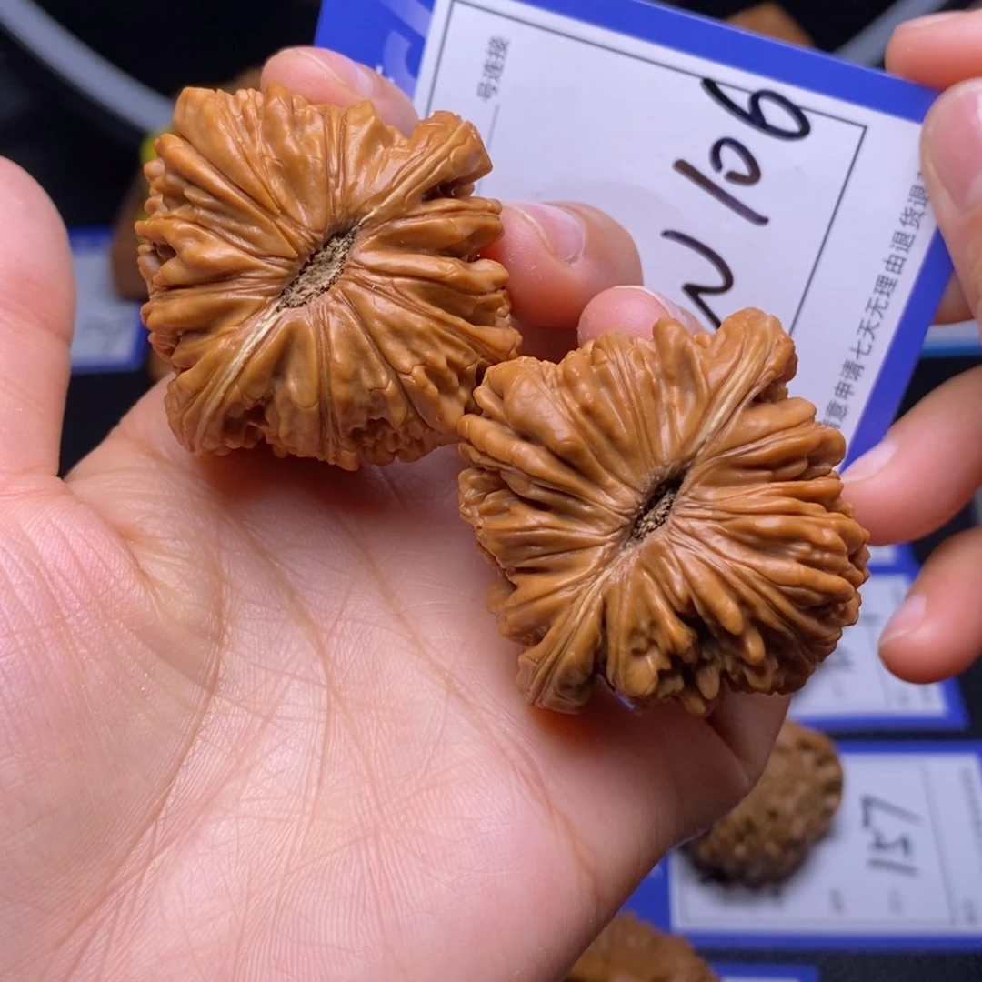 文玩核桃把件46四座楼106