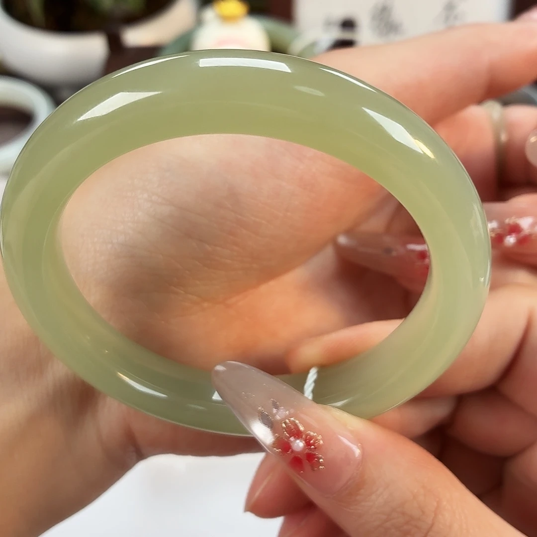 和田玉未镶嵌手镯