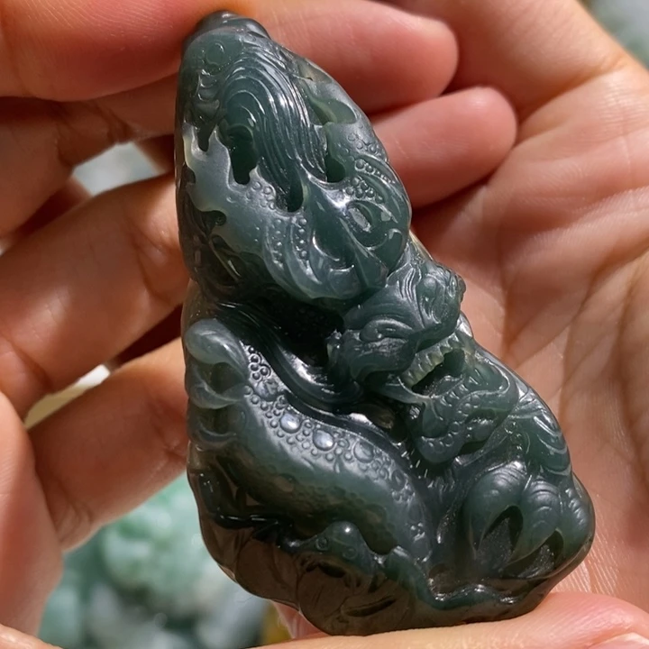 翡翠颈饰未镶嵌博*堂翡翠