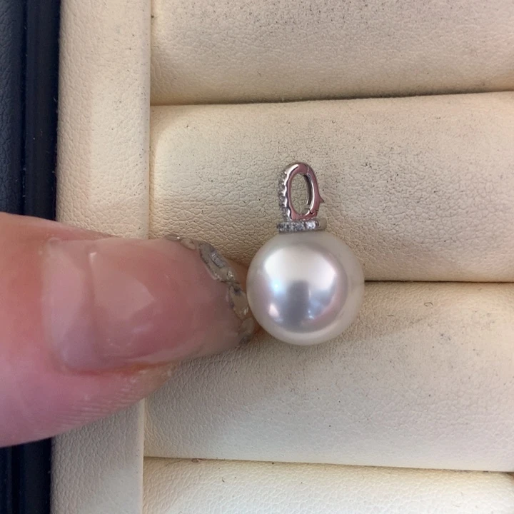 颈饰18K金镶嵌海水珍珠