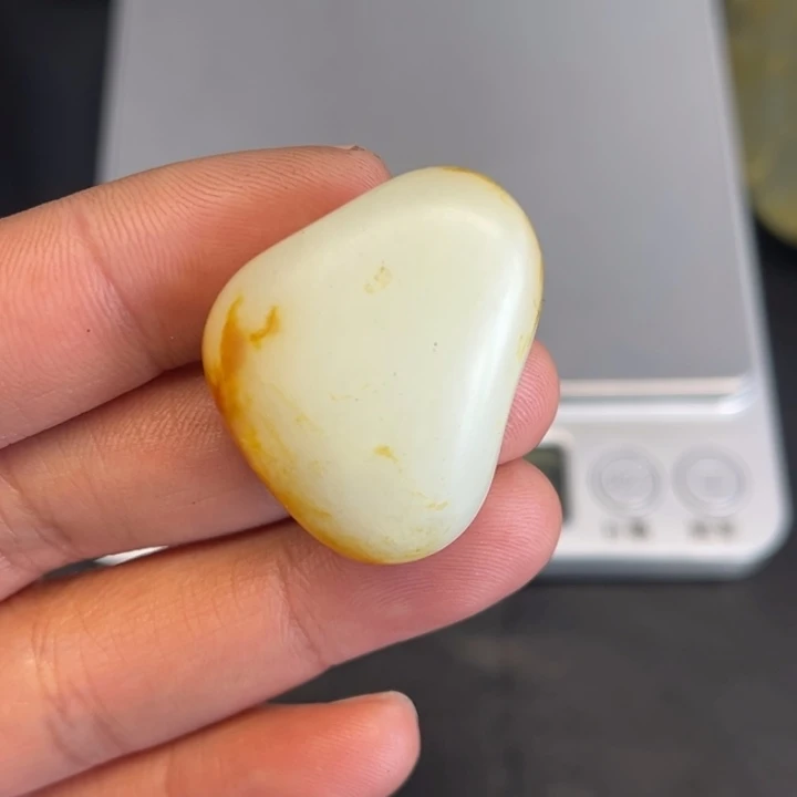 和田玉颈饰未镶嵌独**天