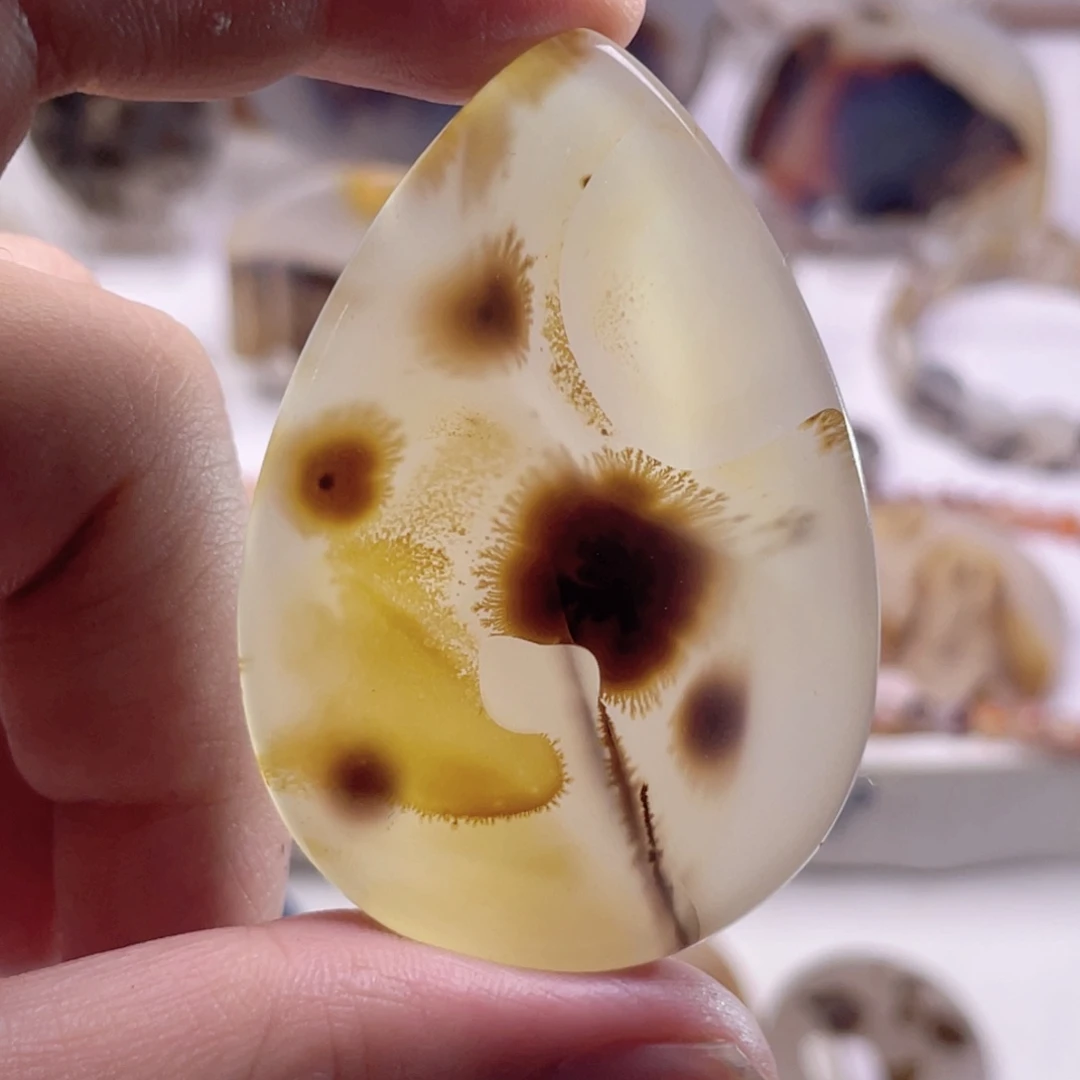 玛瑙/玉髓未镶嵌珠宝奇石