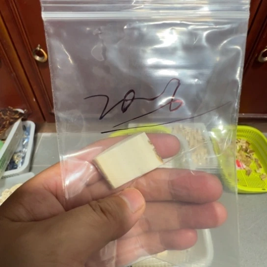 未镶嵌琥珀裸石特价处理