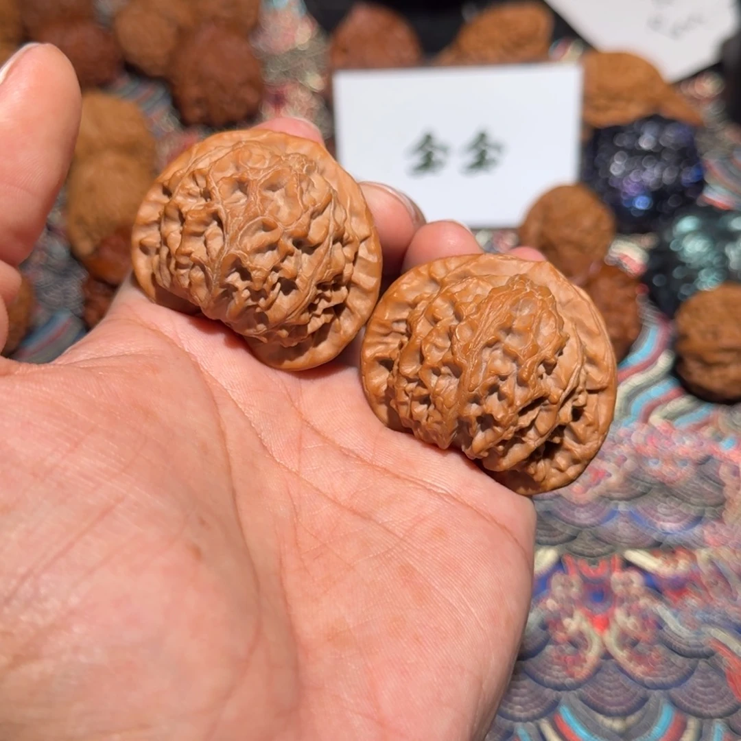 文玩核桃把件2005宫灯，尺寸45 40 39