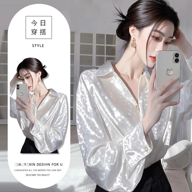 今年流行爆款白色长袖缎面衬衫女款2025春秋新款宽松显瘦法式上衣