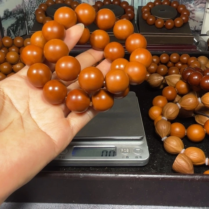 永***悔吊坠橄榄核1.88。 1.9左右树王两串