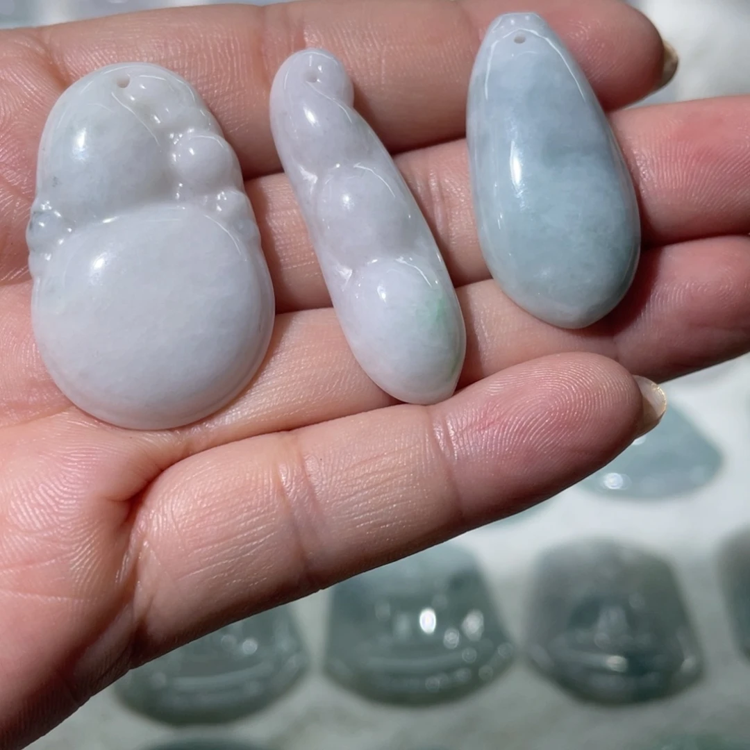 翡翠未镶嵌颈饰葫芦，福豆，水滴