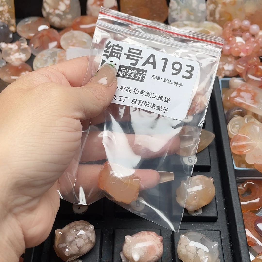合金颈饰玛瑙/玉髓O**y