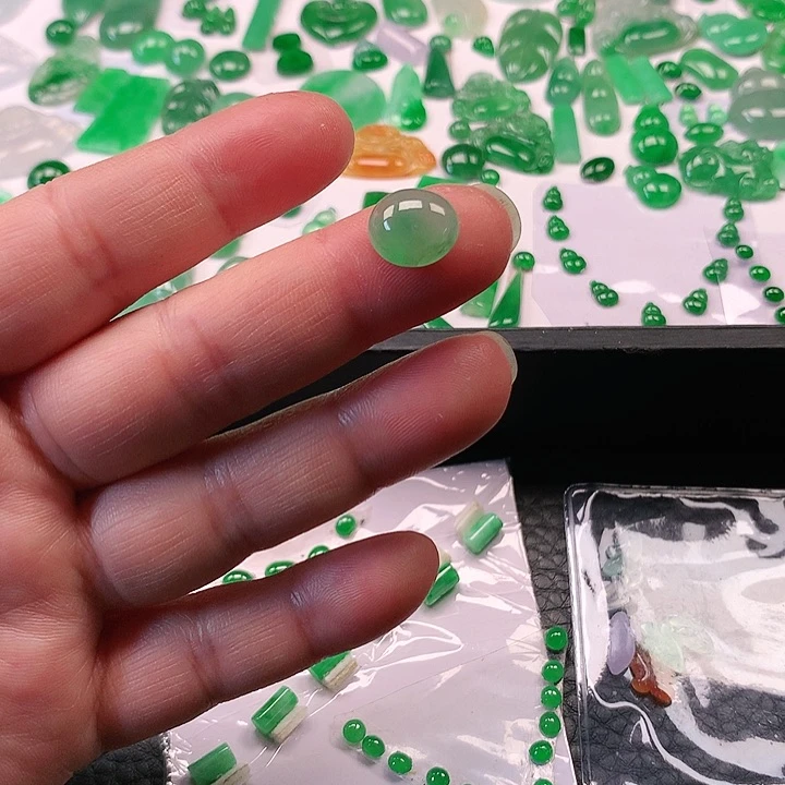 翡翠颈饰未镶嵌翡翠