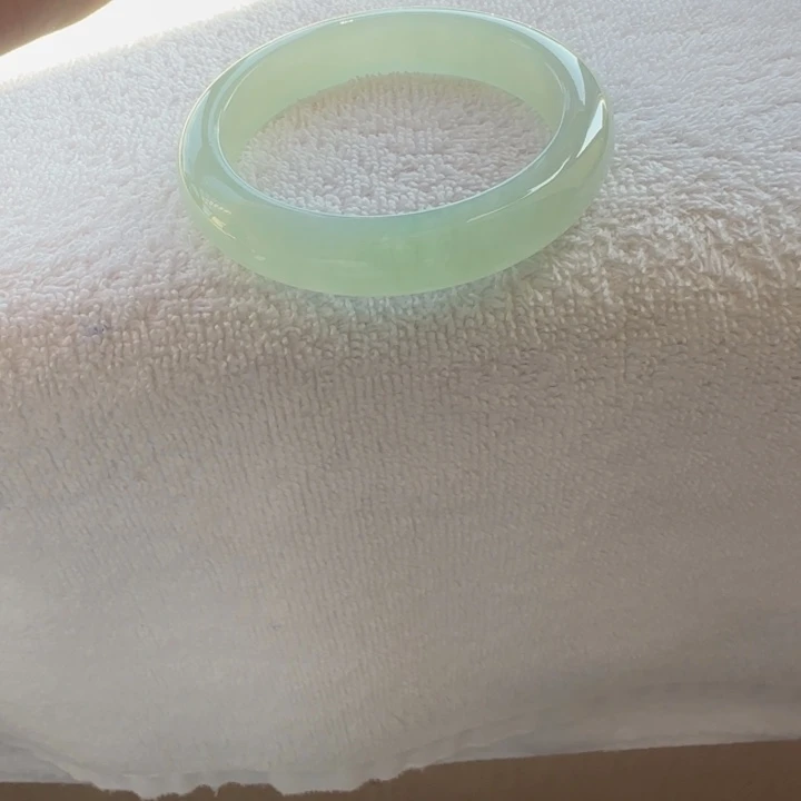 落***星翡翠未镶嵌手镯糯冰晴绿