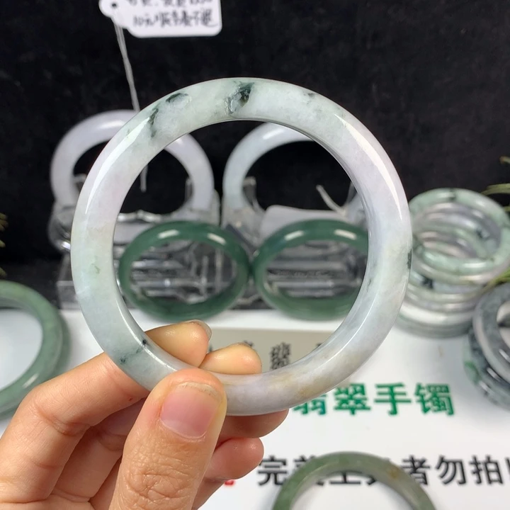 翡翠未镶嵌手镯57号。 58.9圈