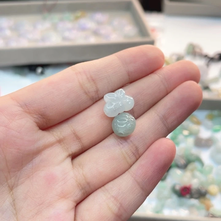 不***～翡翠未镶嵌颈饰A货翡翠不退不换