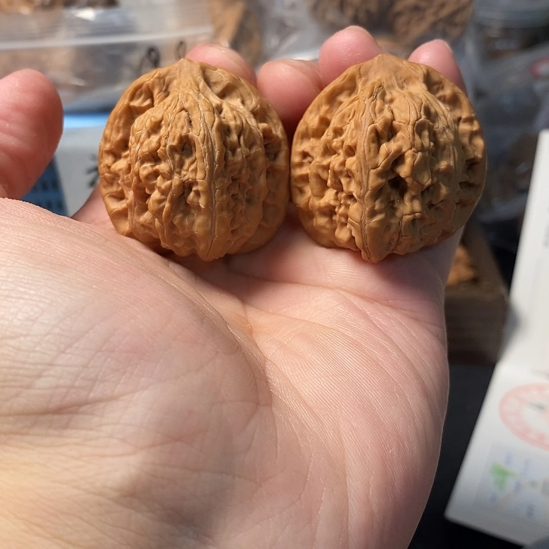 1文玩核桃望月38-374