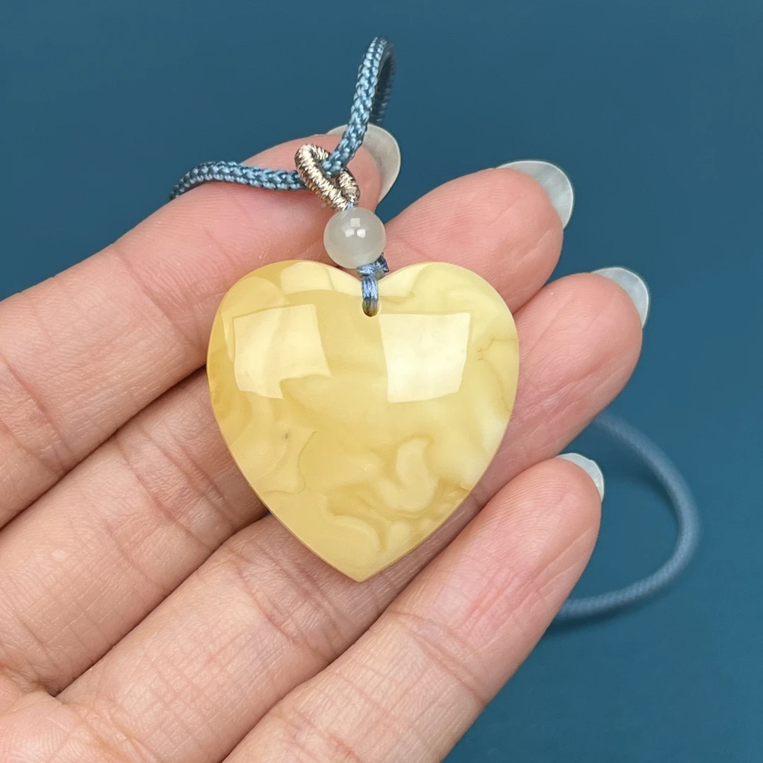 B4015【瑕疵特价 黑点】天然原矿蜜蜡爱心 吊坠孔 28*29*8mm