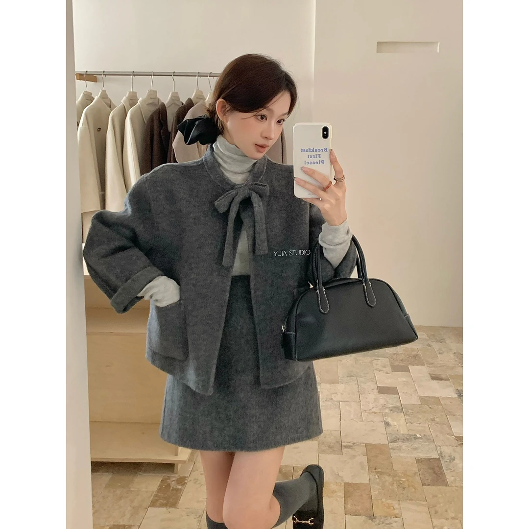 Y.JIA 伊嘉  甜美气质蝴蝶结羊毛外套+a字高腰半身裙套装70%羊毛