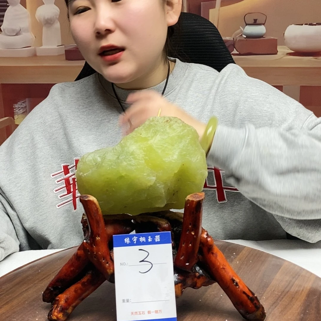 蛇纹石玉原石未镶嵌