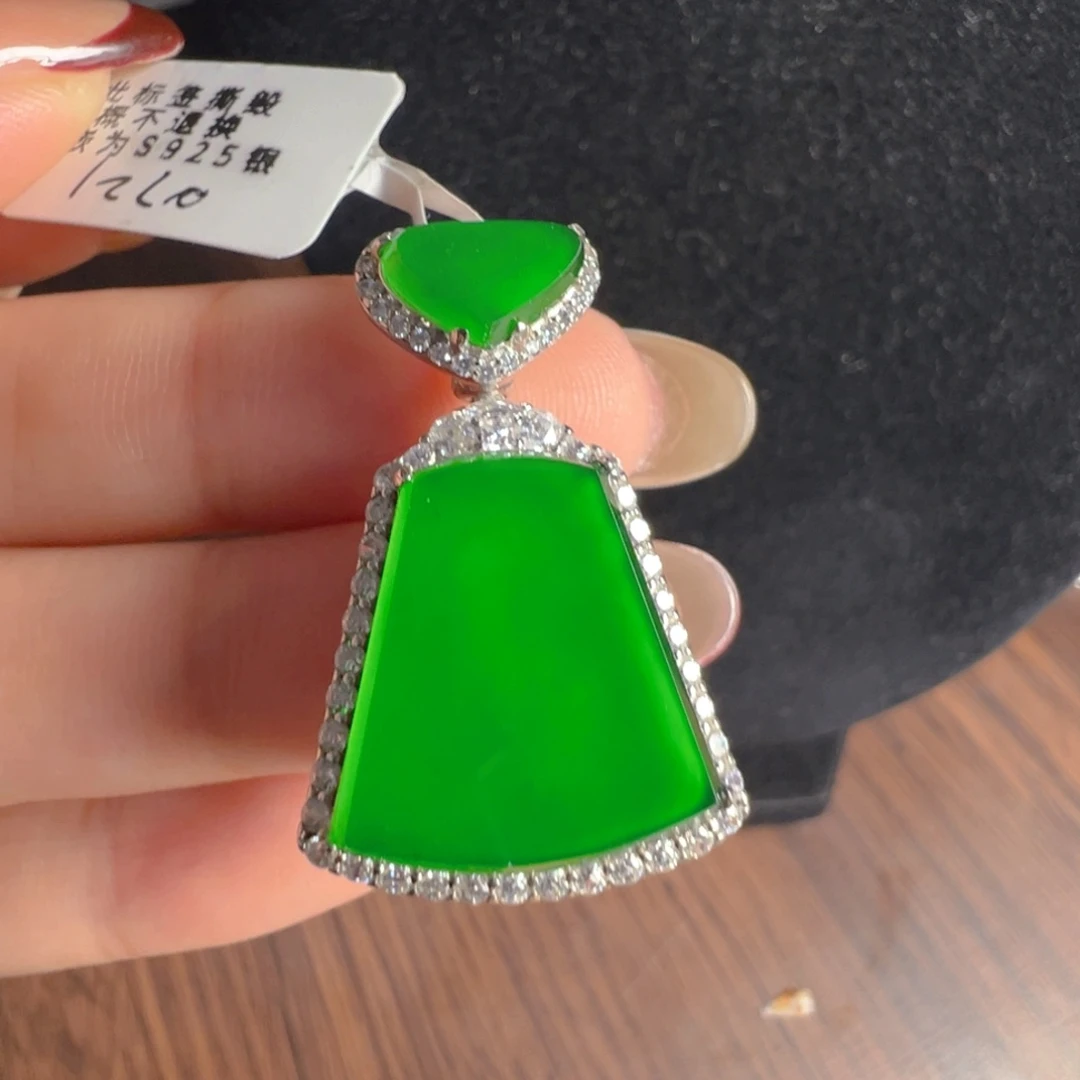 翡翠银S925镶嵌颈饰无事牌