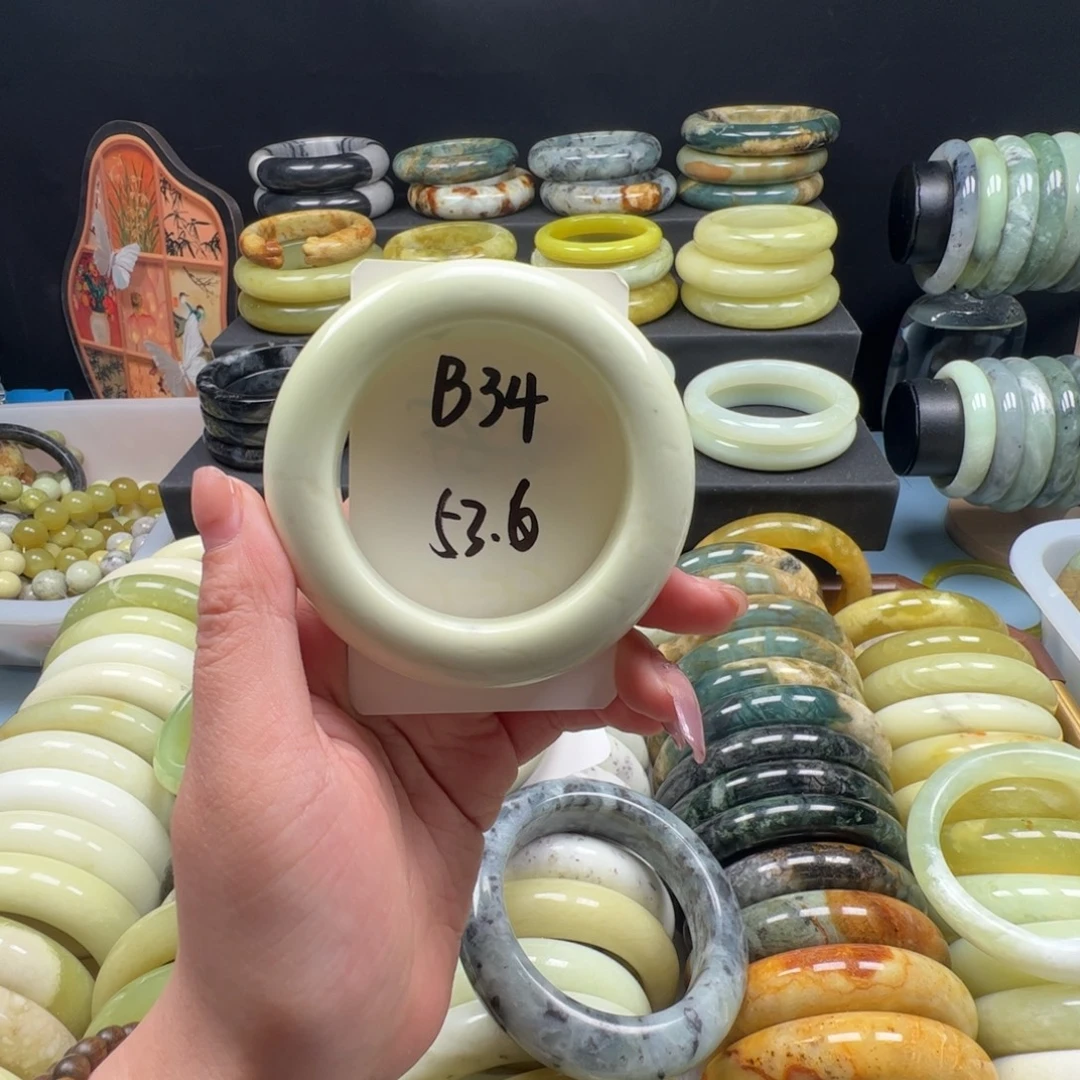 晨****蛇纹石玉未镶嵌手镯