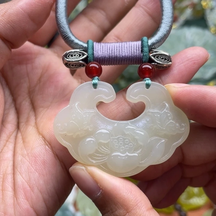 未镶嵌蛇纹石玉吊坠