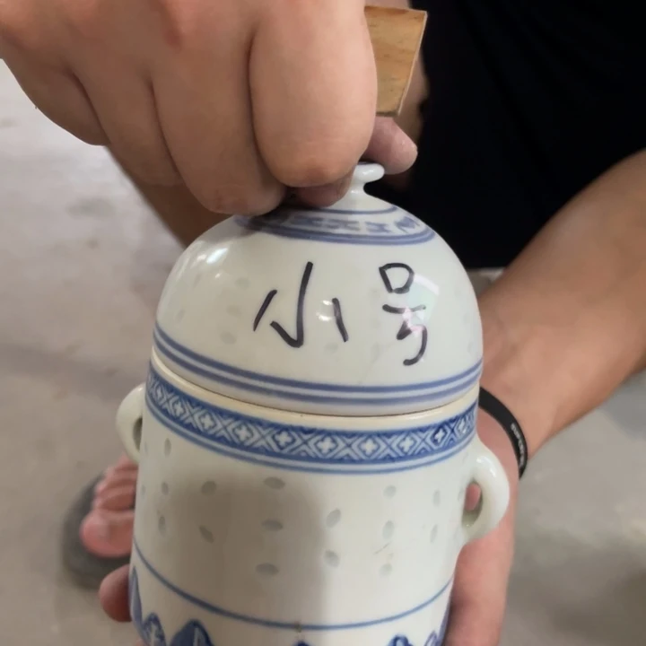 摆件怀旧瓷器，默认微瑕，介意勿拍