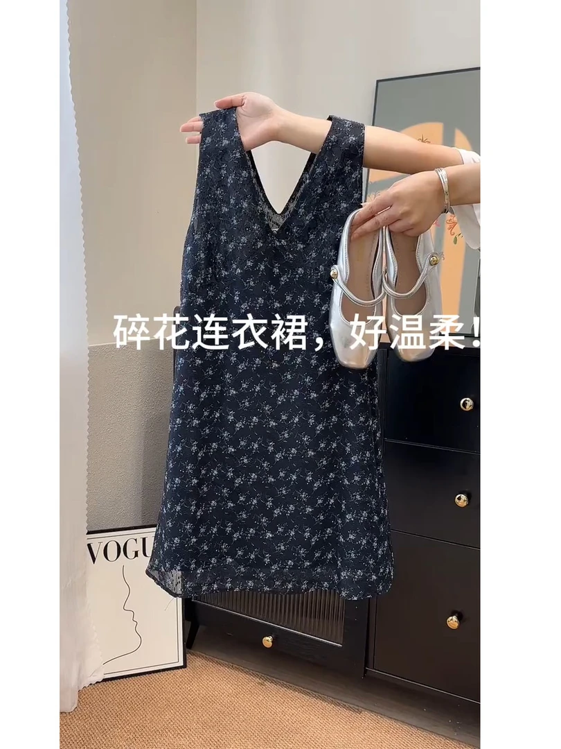 法式复古碎花v领无袖背心连衣裙女夏季新款气质小个子修身a字短裙