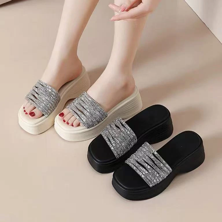 夏季外穿2025新款沙滩水钻露趾松糕厚底小个子一字凉拖FS839-5