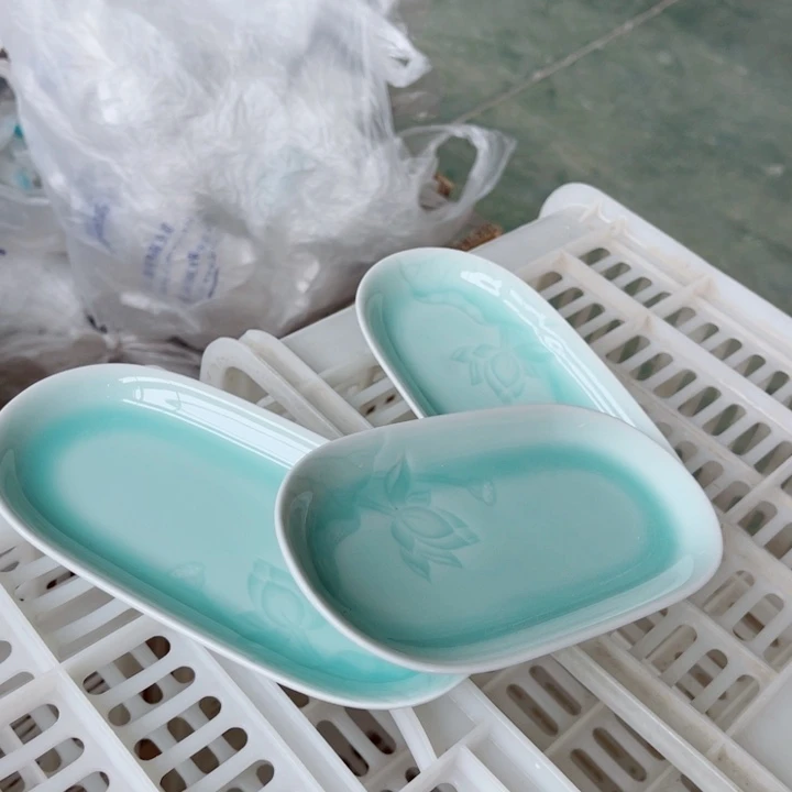 荷花青瓷哈哈哈哈哈哈碗