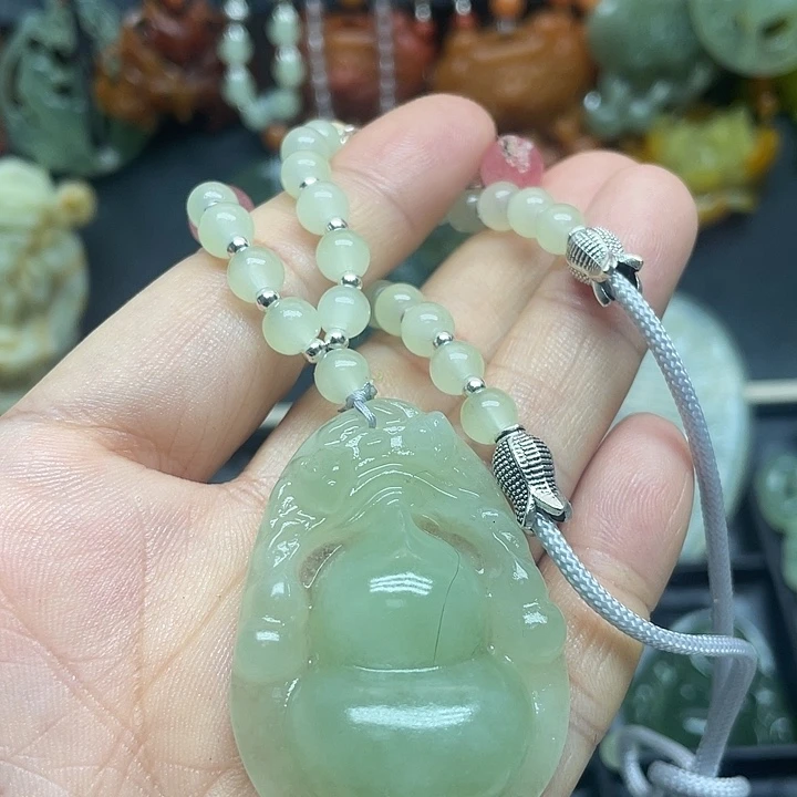 未镶嵌蛇纹石玉颈饰