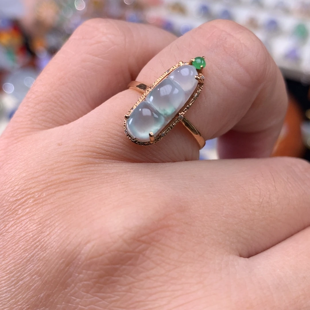 18K金镶嵌戒指翡翠豆子戒指