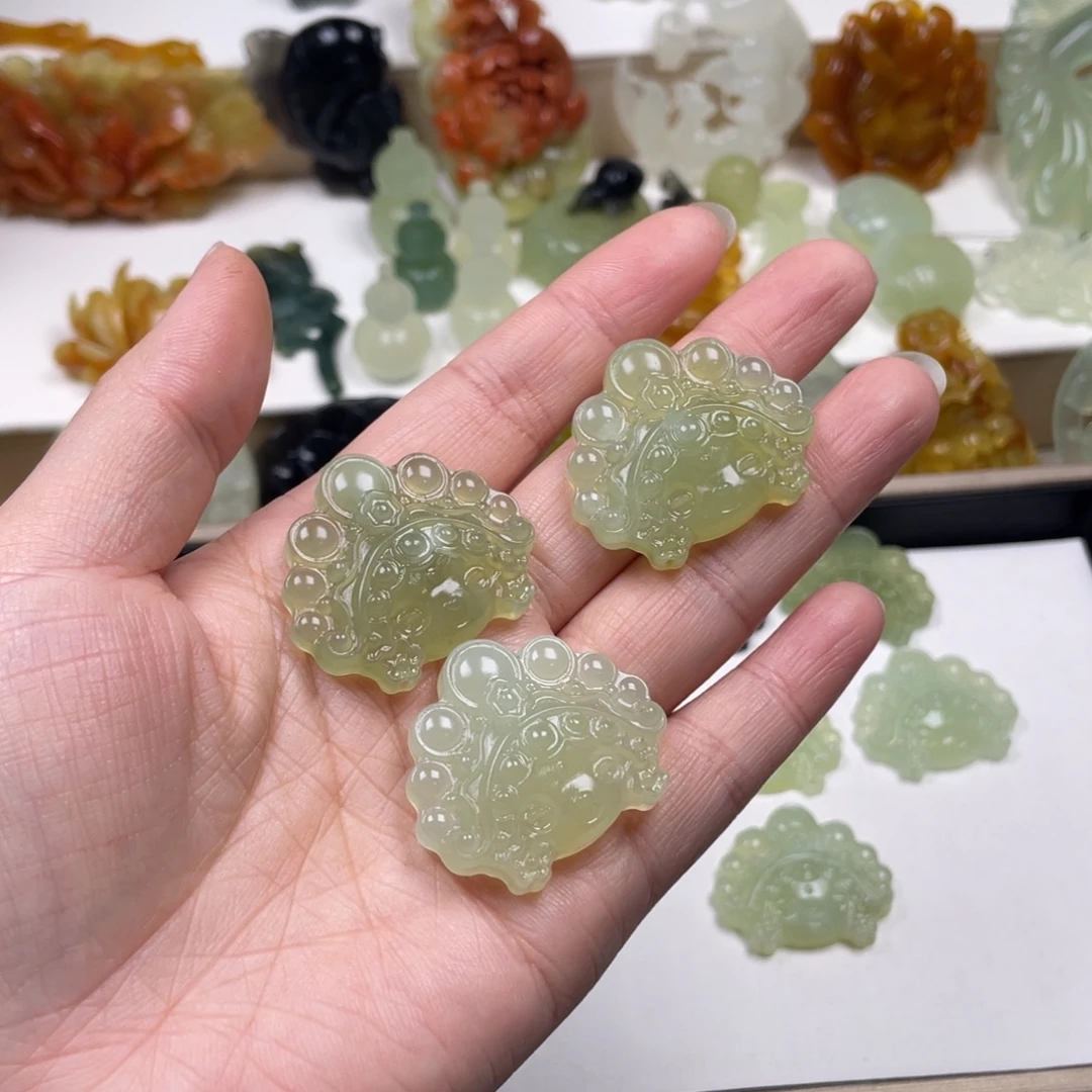 蘼***落蛇纹石玉未镶嵌颈饰