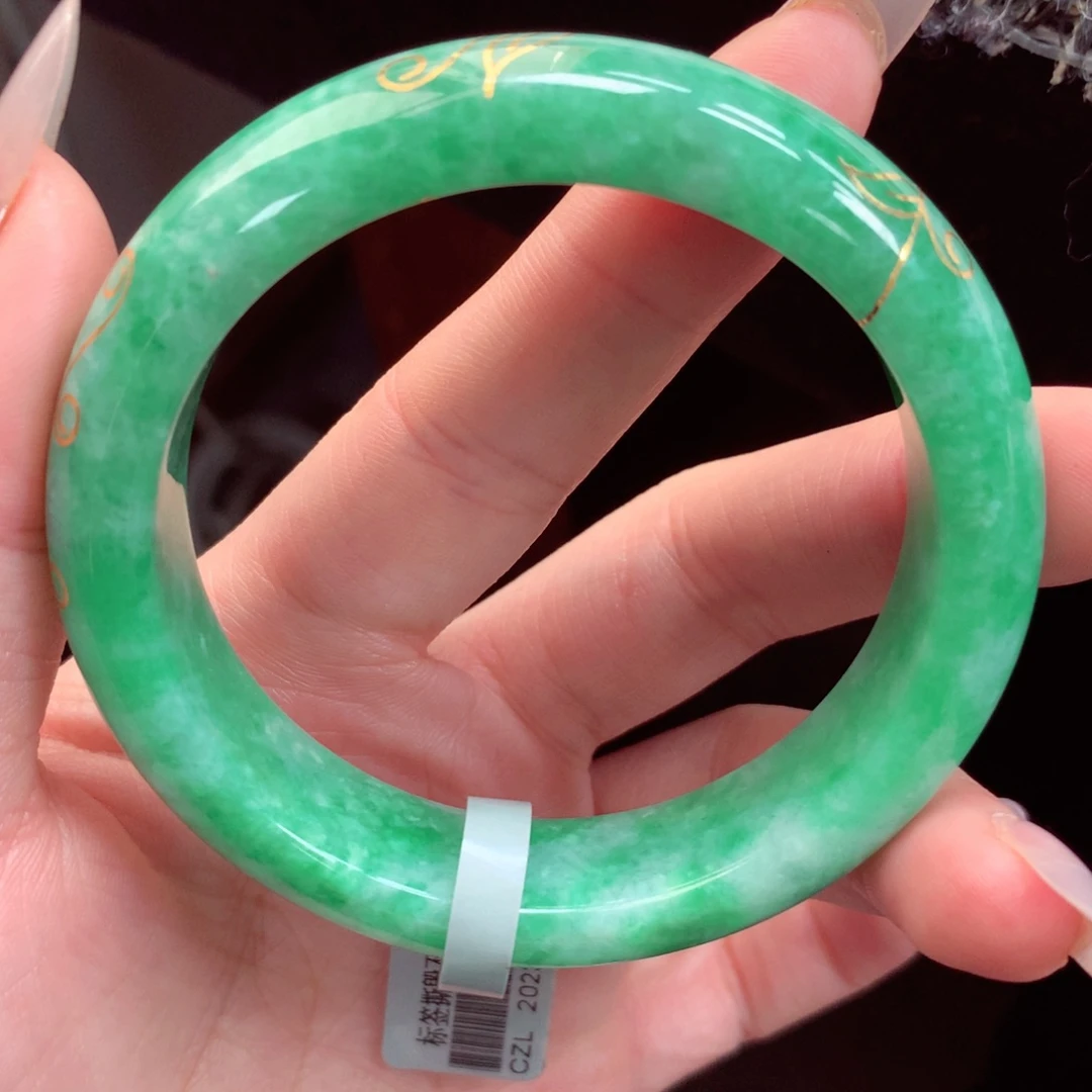 翡翠手镯未镶嵌冷*人