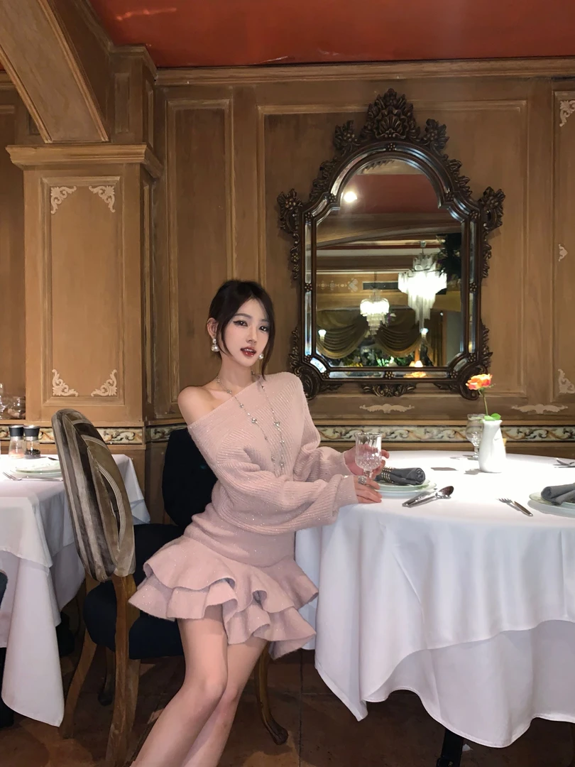 【柔粉甜心】气质设计感小众粉色毛织斜肩套装女长袖上衣+蛋糕裙