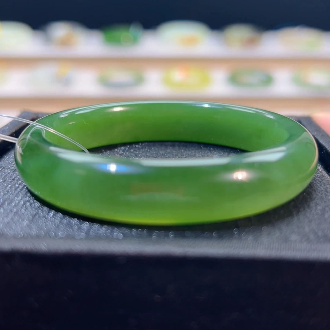 和田玉未镶嵌手镯  「冰绿猫」