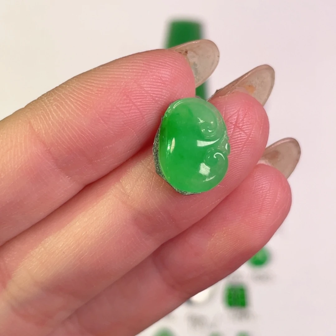 翡翠未镶嵌颈饰裸石