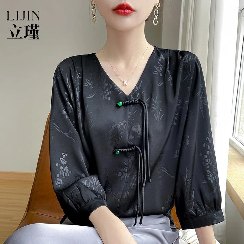 新中式国风七分袖衬衫女高级V领气质新款缎面提花盘扣流苏T恤上衣