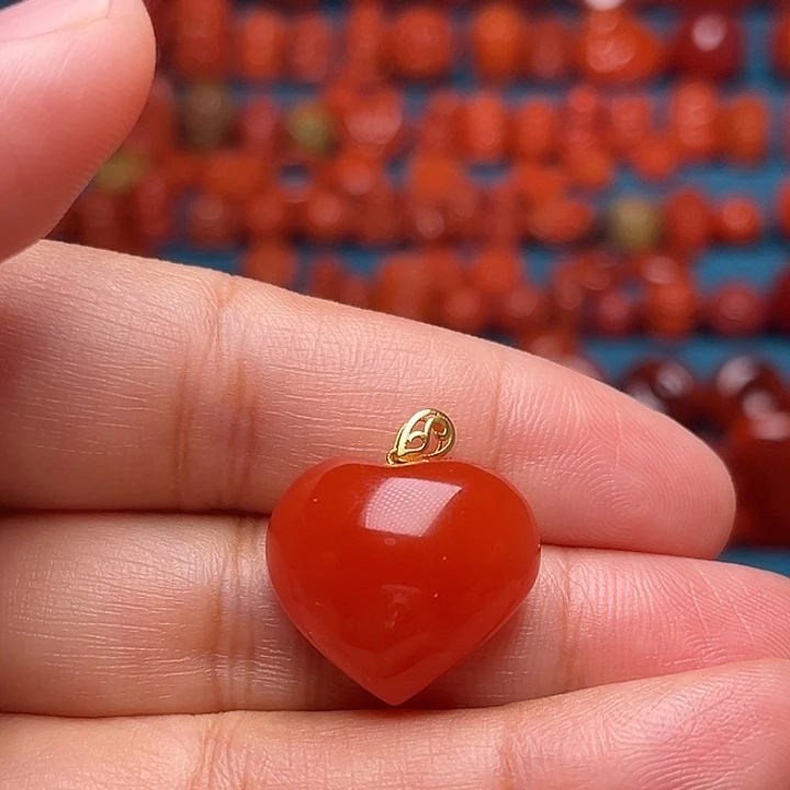 18K金镶嵌配饰南红玛瑙保山心型吊坠19.9mm