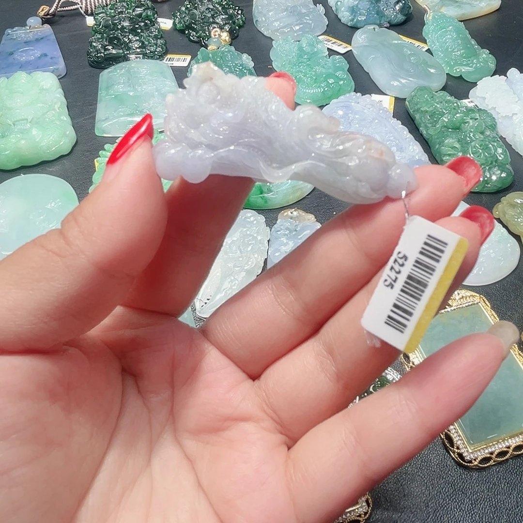 翡翠未镶嵌颈饰吊坠