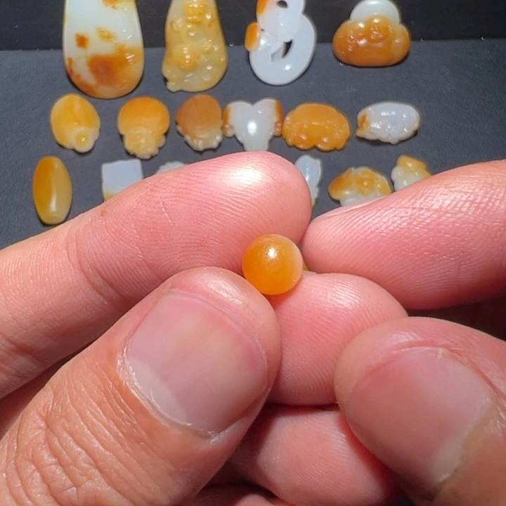 岁***痕和田玉未镶嵌颈饰