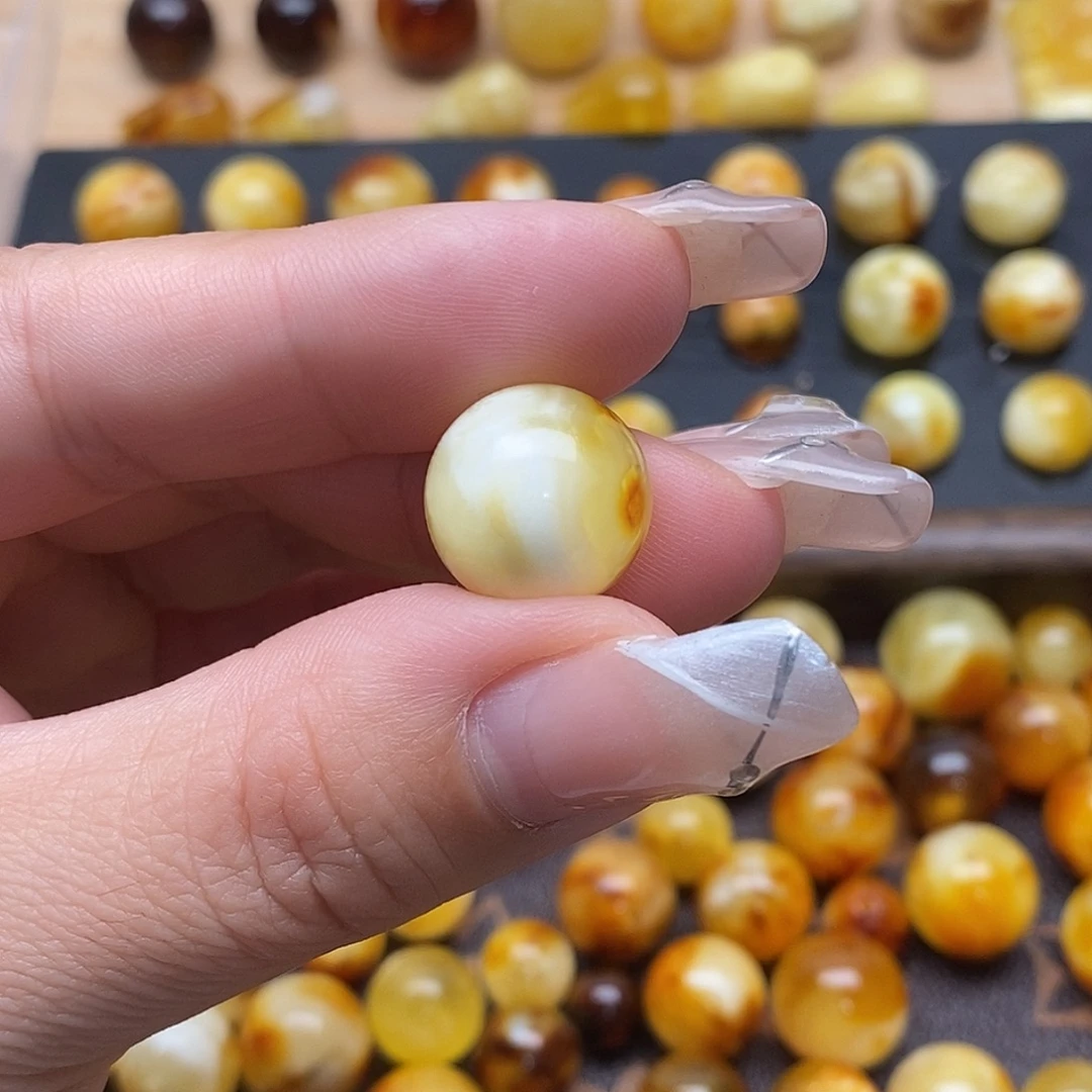 咩***咩蜜蜡未镶嵌裸石蜜蜡