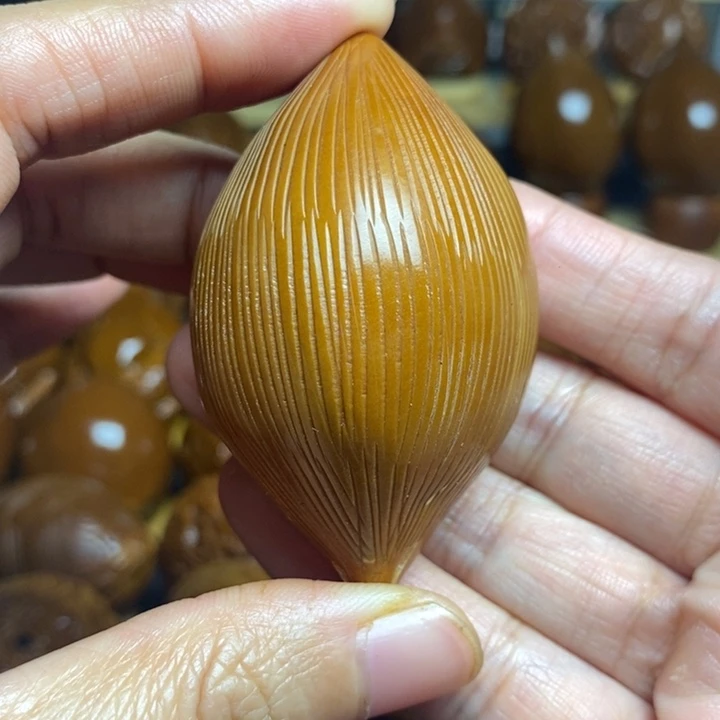 【闪购商品】香榧木橄榄核雕刻瑕疵单面蝴蝶