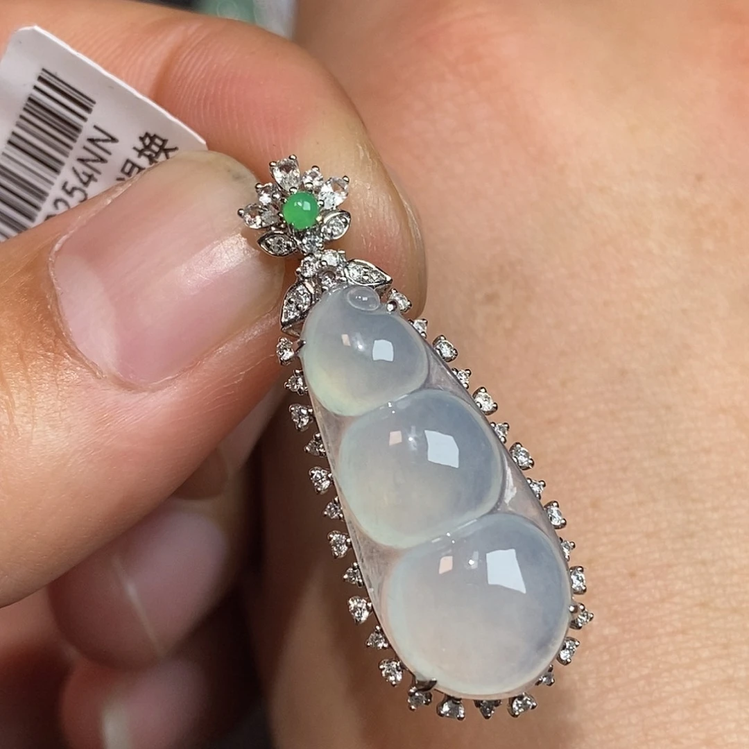 翡翠颈饰18K金镶嵌豆