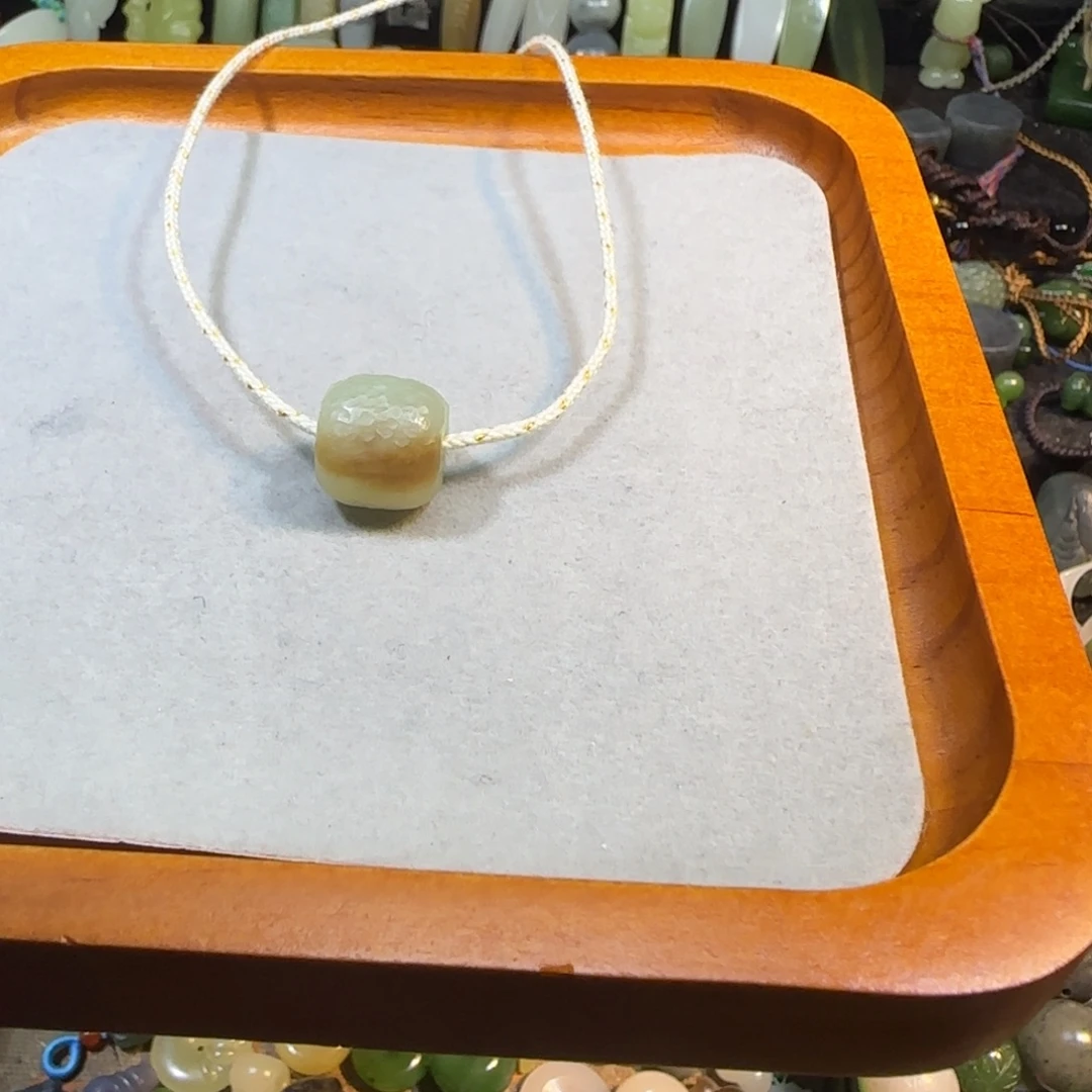 和田玉未镶嵌颈饰糖白路路通老型珠