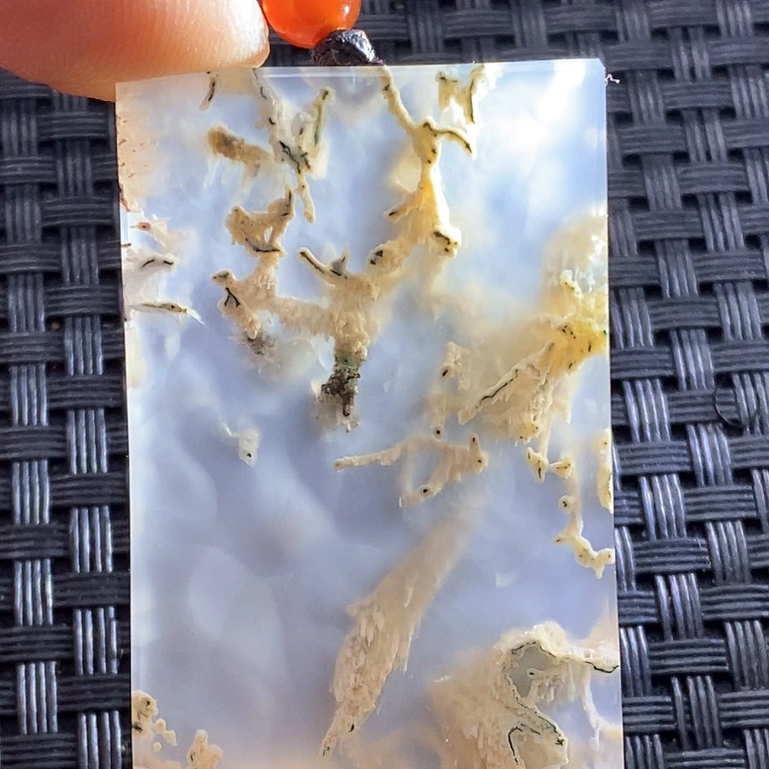 未镶嵌颈饰玛瑙/玉髓月*